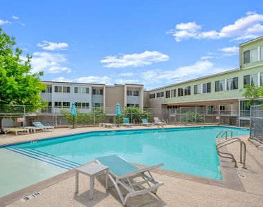 604 N Bluff Dr - Photo Thumbnail 3