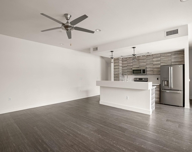 604 N Bluff Dr - Photo Thumbnail 9