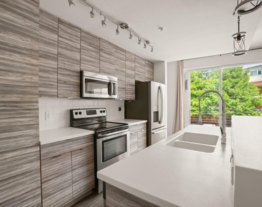 604 N Bluff Dr - Photo Thumbnail 7