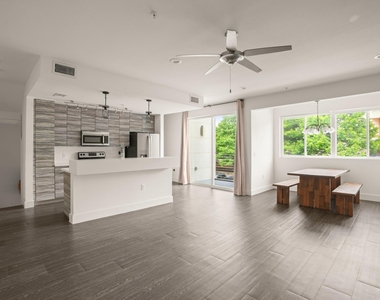 604 N Bluff Dr - Photo Thumbnail 10