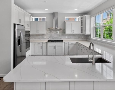 612 Leigh - Photo Thumbnail 14