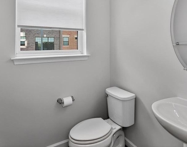 612 Leigh - Photo Thumbnail 11