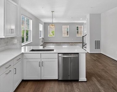 612 Leigh - Photo Thumbnail 19