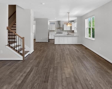 612 Leigh - Photo Thumbnail 25
