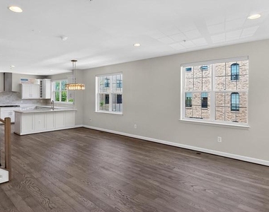 612 Leigh - Photo Thumbnail 27