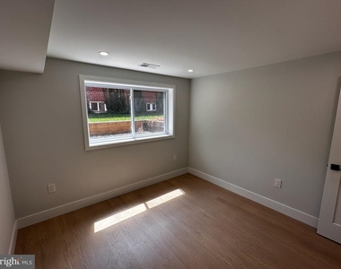 7506 Wellesley Drive - Photo Thumbnail 4