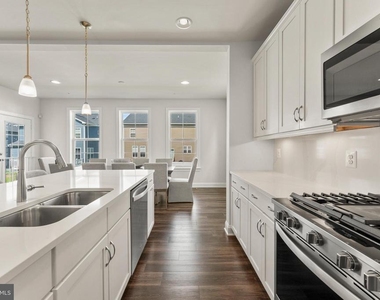 11007 Meridian Hill Way - Photo Thumbnail 19