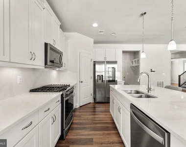 11007 Meridian Hill Way - Photo Thumbnail 12