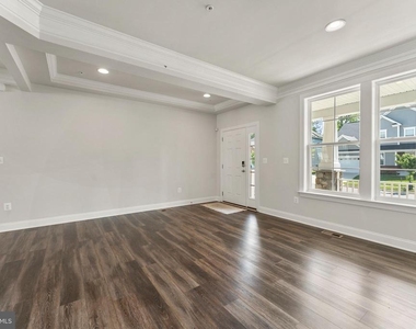 11007 Meridian Hill Way - Photo Thumbnail 4