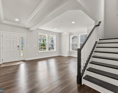 11007 Meridian Hill Way - Photo Thumbnail 7