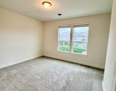 11308 Faneuil Way - Photo Thumbnail 11