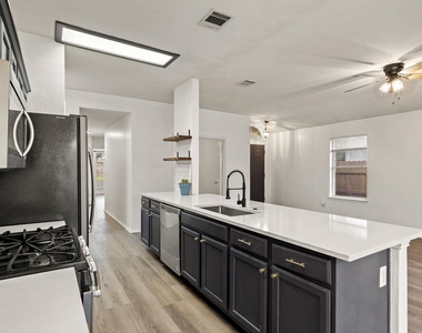 903 Luke Ln - Photo Thumbnail 17