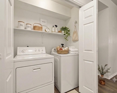 903 Luke Ln - Photo Thumbnail 14