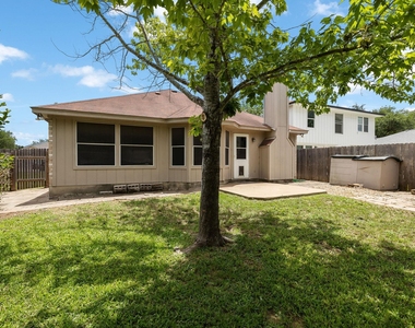 903 Luke Ln - Photo Thumbnail 1