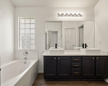 903 Luke Ln - Photo Thumbnail 23