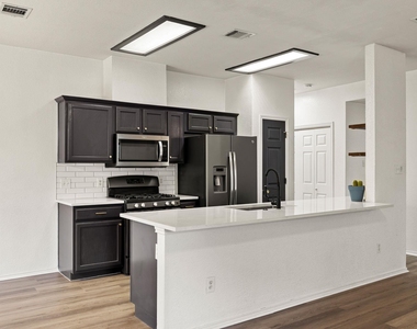 903 Luke Ln - Photo Thumbnail 15