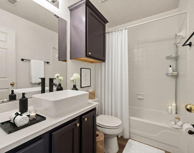 903 Luke Ln - Photo Thumbnail 10