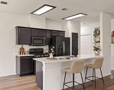 903 Luke Ln - Photo Thumbnail 2