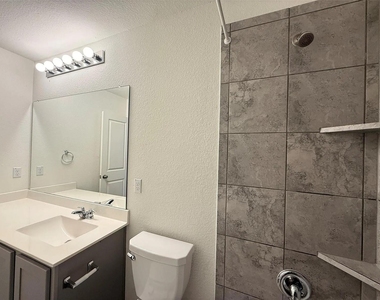 1216 Blackhaw Ln - Photo Thumbnail 12
