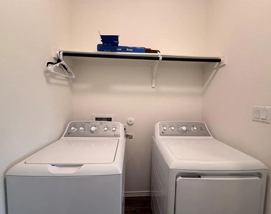 1216 Blackhaw Ln - Photo Thumbnail 16