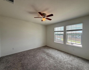 1216 Blackhaw Ln - Photo Thumbnail 7