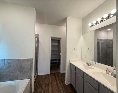 1216 Blackhaw Ln - Photo Thumbnail 11