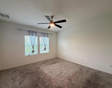 1216 Blackhaw Ln - Photo Thumbnail 10