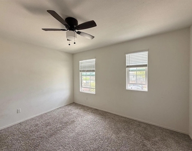 1216 Blackhaw Ln - Photo Thumbnail 13