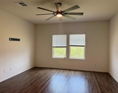 1216 Blackhaw Ln - Photo Thumbnail 14