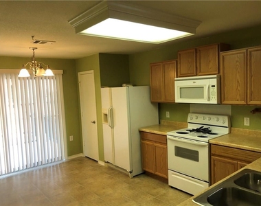6912 Walkup Ln - Photo Thumbnail 10