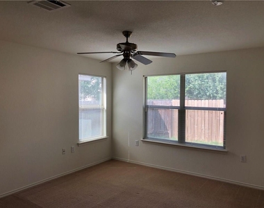 6912 Walkup Ln - Photo Thumbnail 9