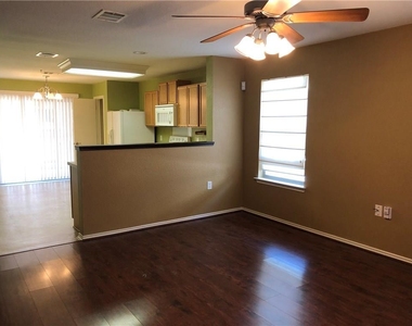 6912 Walkup Ln - Photo Thumbnail 12
