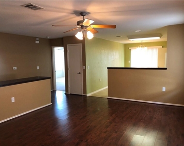 6912 Walkup Ln - Photo Thumbnail 13