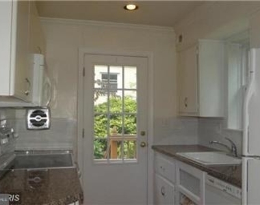 3305 Camalier Drive - Photo Thumbnail 7