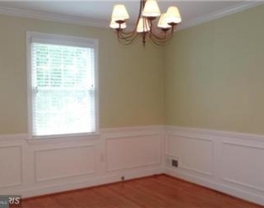 3305 Camalier Drive - Photo Thumbnail 4