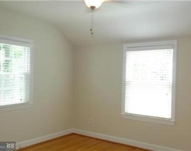3305 Camalier Drive - Photo Thumbnail 12