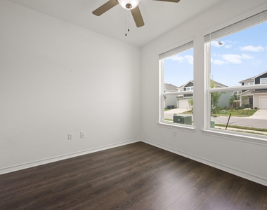 2902 Tavern Dr - Photo Thumbnail 15