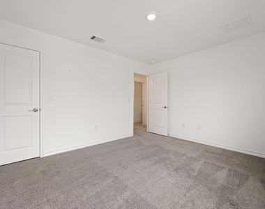 2902 Tavern Dr - Photo Thumbnail 25