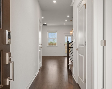 2902 Tavern Dr - Photo Thumbnail 1
