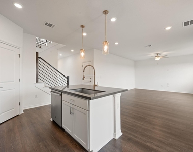 2902 Tavern Dr - Photo Thumbnail 10