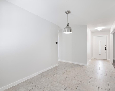 2000 Brookhill Dr - Photo Thumbnail 6
