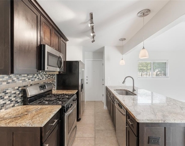 2000 Brookhill Dr - Photo Thumbnail 3