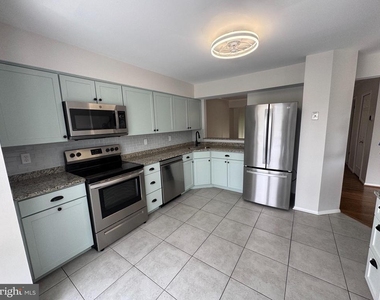 7804 Old Farm Lane - Photo Thumbnail 1