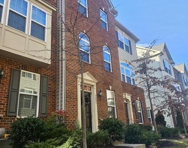 7237 Yesterday Lane - Photo Thumbnail 3