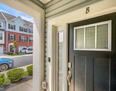 7918 Potter Place - Photo Thumbnail 5