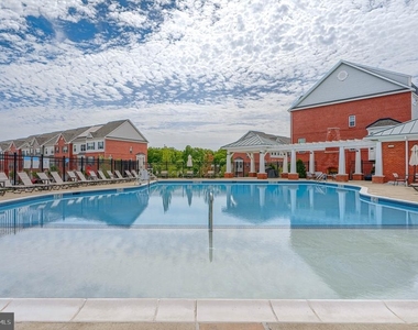 7918 Potter Place - Photo Thumbnail 3