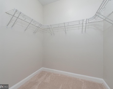 5800 Clipper Lane - Photo Thumbnail 9
