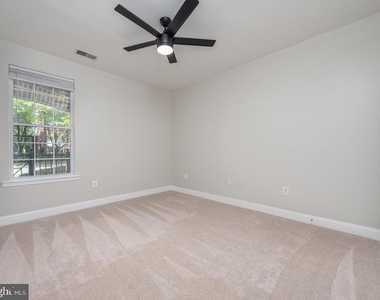 5800 Clipper Lane - Photo Thumbnail 10