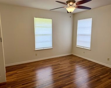 5510 Delwood Dr - Photo Thumbnail 6