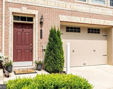 735 Perthshire Place - Photo Thumbnail 3
